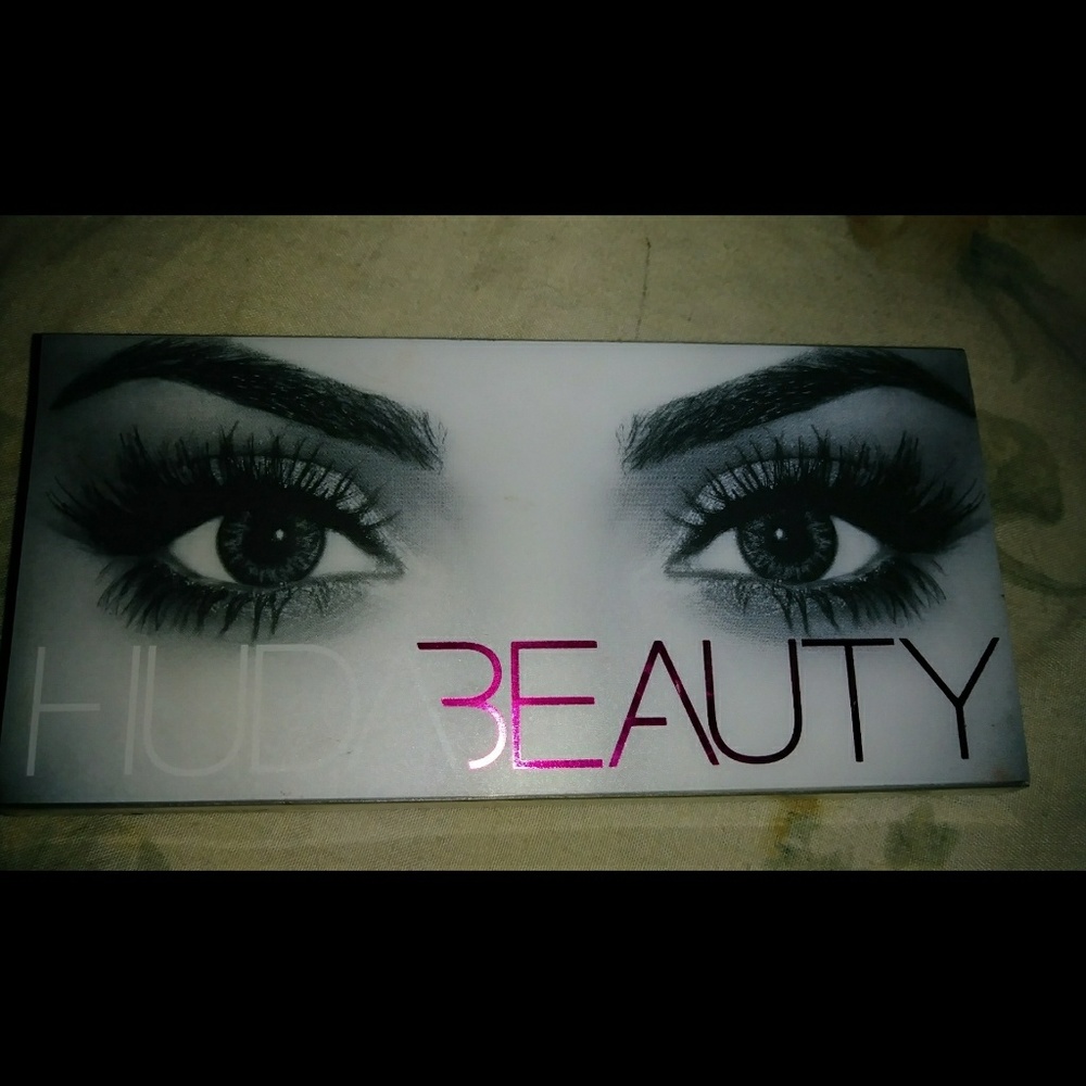 Huda beauty false lashes